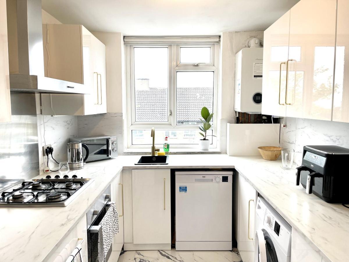 Beautiful 3-Bed Apartment At Swiss Cottage Лондон Экстерьер фото